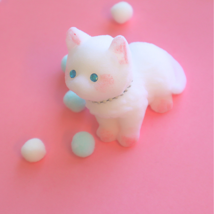 Taba Squishy Blue Eyed Cat