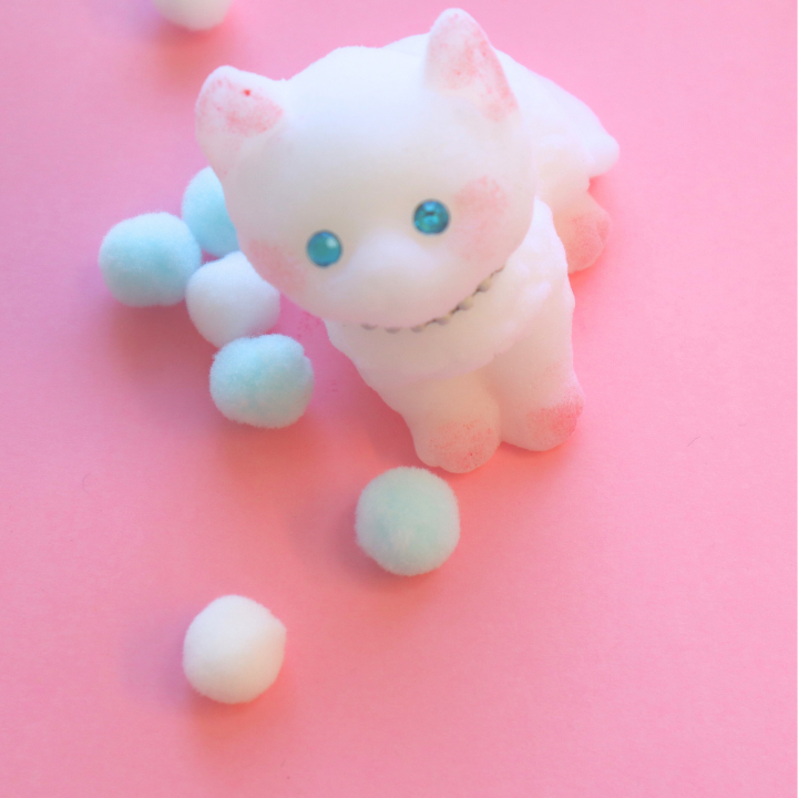 Taba Squishy Blue Eyed Cat