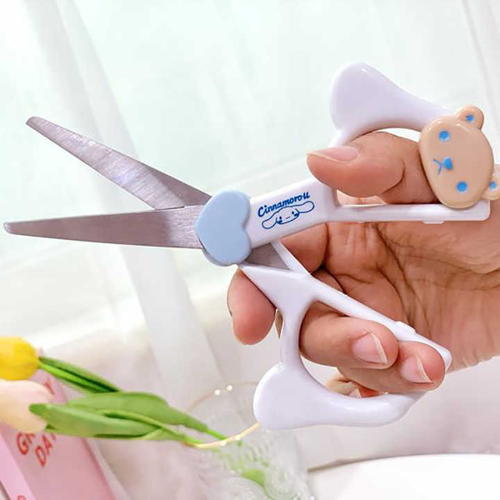 Saks Sanrio