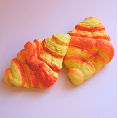 (OUTLET) Squishy Bakery Croissant 17cm