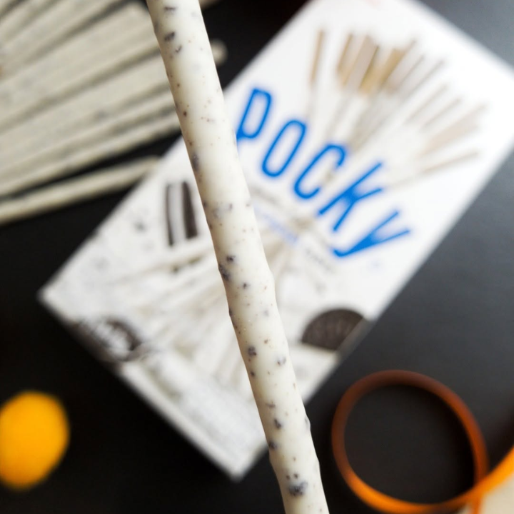 Pocky Cookies & Cream 40g (GLICO) HALAL