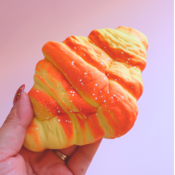 (OUTLET) Squishy Bakery Croissant 17cm