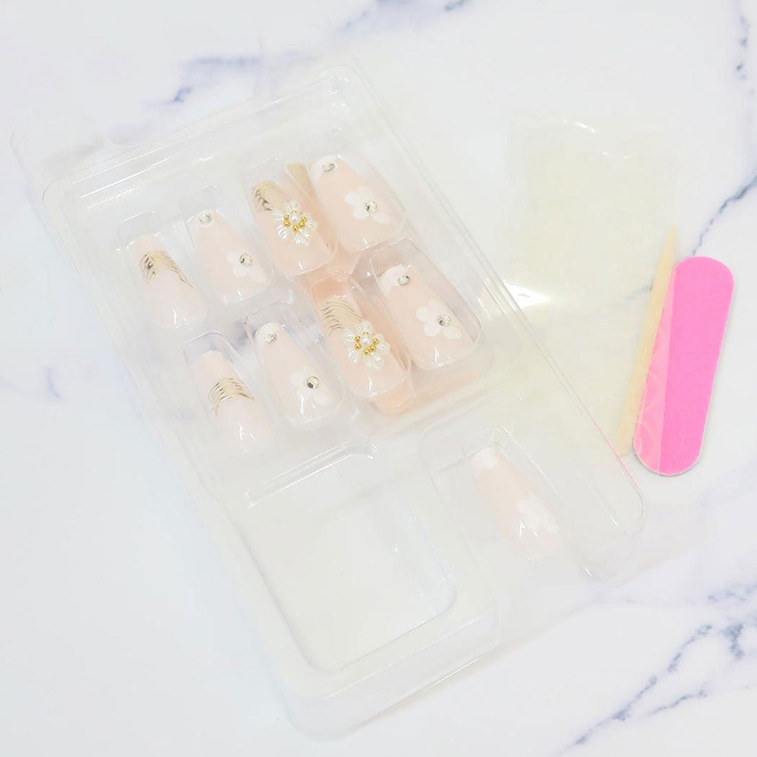 Press-On Nails Whie Flower 24pcs (KAMIO)