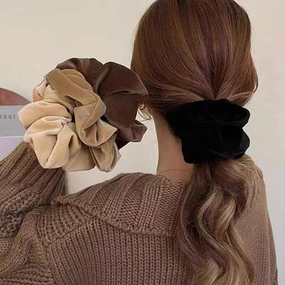 Scrunchie Neutral Velvet 10cm