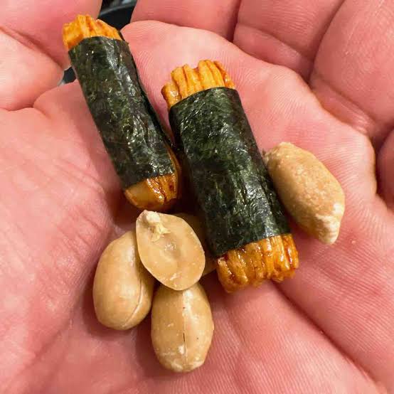 Nori-P Rice Crackers Arare Wrapped in Seaweed with Peanuts 85g (KAMEDA)
