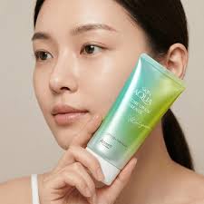 Tone Up UV Essence Tinted Sunscreen Mint Green SPF50+ PA++++ 70g (SKIN AQUA)